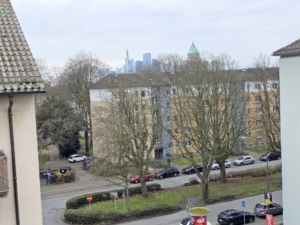 VERMIETET! Schicke + großzügige 2 Zimmerwohnung + großer Südbalkon + Klimaanlage – Ostend Grenze Bornheim