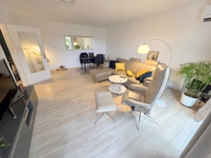 VERMIETET! Schicke + großzügige 2 Zimmerwohnung + großer Südbalkon + Klimaanlage – Ostend Grenze Bornheim