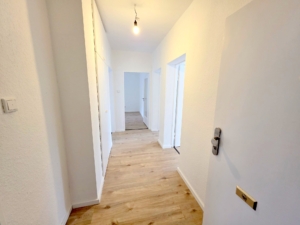 VERMIETET! Lichtdurchflutet + frisch renovierte 3-Zimmer Terrassenwohnung- Bornheim Grenze Ostend