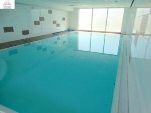 VERMIETET! Schicke + großzügige 2 Zimmer Wohnung im 12. OG mit Panoramablick Balkon – Sachsenhausen + POOL+SAUNA im Haus!