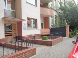 VERMIETET! PROVISIONSFREI! Attraktive 3 Büroräume + Balkon + 1 KFZ-Stellplatz in zentraler Ostend- Lage