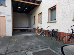 VERMIETET! PROVISIONSFREI! Attraktive 3 Büroräume + Balkon + 1 KFZ-Stellplatz in zentraler Ostend- Lage