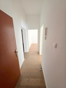 VERMIETET! PROVISIONSFREI! Attraktive 3 Büroräume + Balkon + 1 KFZ-Stellplatz in zentraler Ostend- Lage