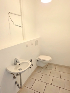 VERMIETET! PROVISIONSFREI! Attraktive 3 Büroräume + Balkon + 1 KFZ-Stellplatz in zentraler Ostend- Lage