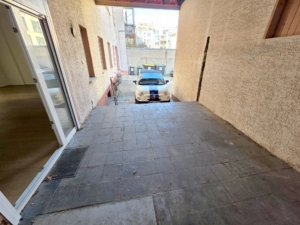 VERMIETET! PROVISIONSFREI! Attraktive 3 Büroräume + Balkon + 1 KFZ-Stellplatz in zentraler Ostend- Lage