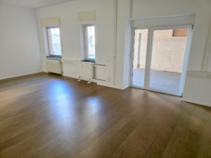 VERMIETET! PROVISIONSFREI! Attraktive 3 Büroräume + Balkon + 1 KFZ-Stellplatz in zentraler Ostend- Lage