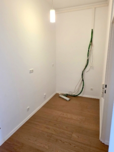 VERMIETET! PROVISIONSFREI! Attraktive 3 Büroräume + Balkon + 1 KFZ-Stellplatz in zentraler Ostend- Lage