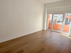 VERMIETET! PROVISIONSFREI! Attraktive 3 Büroräume + Balkon + 1 KFZ-Stellplatz in zentraler Ostend- Lage
