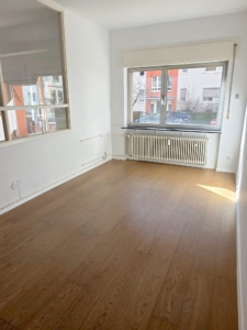VERMIETET! PROVISIONSFREI! Attraktive 3 Büroräume + Balkon + 1 KFZ-Stellplatz in zentraler Ostend- Lage