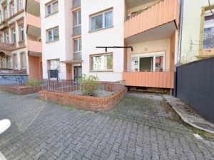 VERMIETET! PROVISIONSFREI! Attraktive 3 Büroräume + Balkon + 1 KFZ-Stellplatz in zentraler Ostend- Lage