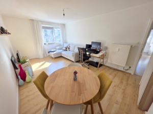 VERMIETET! Top Westendlage! Gemütliche 2 Zimmerwohnung mit kleinem Balkon + Einbauküche im 4. OG ohne! Aufzug