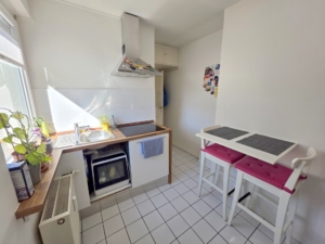 VERMIETET! Top Westendlage! Gemütliche 2 Zimmerwohnung mit kleinem Balkon + Einbauküche im 4. OG ohne! Aufzug