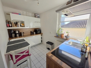 VERMIETET! Top Westendlage! Gemütliche 2 Zimmerwohnung mit kleinem Balkon + Einbauküche im 4. OG ohne! Aufzug