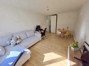 VERMIETET! Top Westendlage! Gemütliche 2 Zimmerwohnung mit kleinem Balkon + Einbauküche im 4. OG ohne! Aufzug