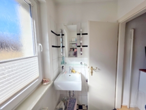 VERMIETET! Top Westendlage! Gemütliche 2 Zimmerwohnung mit kleinem Balkon + Einbauküche im 4. OG ohne! Aufzug