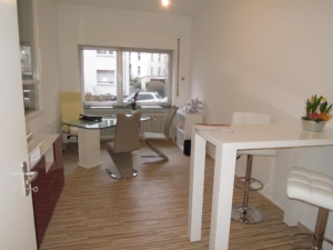 VERMIETET! PROVISIONSFREI! Attraktive 3 Büroräume + Balkon + 1 KFZ-Stellplatz in zentraler Ostend- Lage