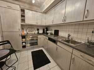 VERMIETET! Top Westend Lage! Charmant + Elegant! Voll möblierte 2 Zimmerwohnung mit 2 Balkonen