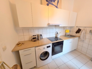 VERMIETET! Altbaucharme mitten im Leben von Alt-Sachsenhausen: Gemütliche 3 Zimmer- Altbauwohnung mit Wannenbad