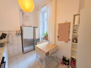 VERMIETET! Altbaucharme mitten im Leben von Alt-Sachsenhausen: Gemütliche 3 Zimmer- Altbauwohnung mit Wannenbad
