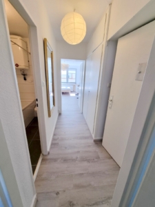 VERMIETET! Komplett renoviert in 2022! Gemütliche 1 Zimmerwohnung mit sep. Küche – Top Lage Bornheim – Nähe Berger Str.