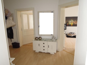 VERMIETET! Altbaucharme mitten im Leben von Alt-Sachsenhausen: Gemütliche 3 Zimmer- Altbauwohnung mit Wannenbad