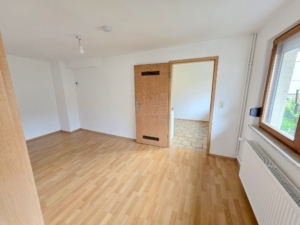 VERMIETET! Frisch RENOVIERT! Gemütliche 2-Zimmerwohnung mit Wohnküche inkl. EBK – ruhig in FFM-Eckenheim