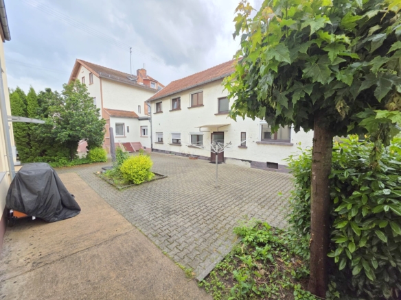 VERMIETET! Frisch RENOVIERT! Gemütliche 2-Zimmerwohnung mit Wohnküche inkl. EBK – ruhig in FFM-Eckenheim