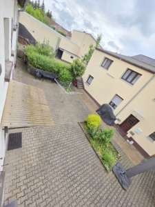 VERMIETET! Frisch RENOVIERT! Gemütliche 2-Zimmerwohnung mit Wohnküche inkl. EBK – ruhig in FFM-Eckenheim