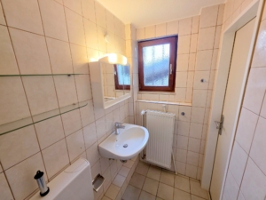 VERMIETET! Frisch RENOVIERT! Gemütliche 2-Zimmerwohnung mit Wohnküche inkl. EBK – ruhig in FFM-Eckenheim
