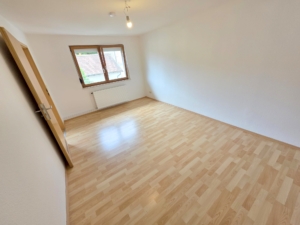 VERMIETET! Frisch RENOVIERT! Gemütliche 2-Zimmerwohnung mit Wohnküche inkl. EBK – ruhig in FFM-Eckenheim