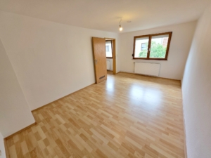 VERMIETET! Frisch RENOVIERT! Gemütliche 2-Zimmerwohnung mit Wohnküche inkl. EBK – ruhig in FFM-Eckenheim