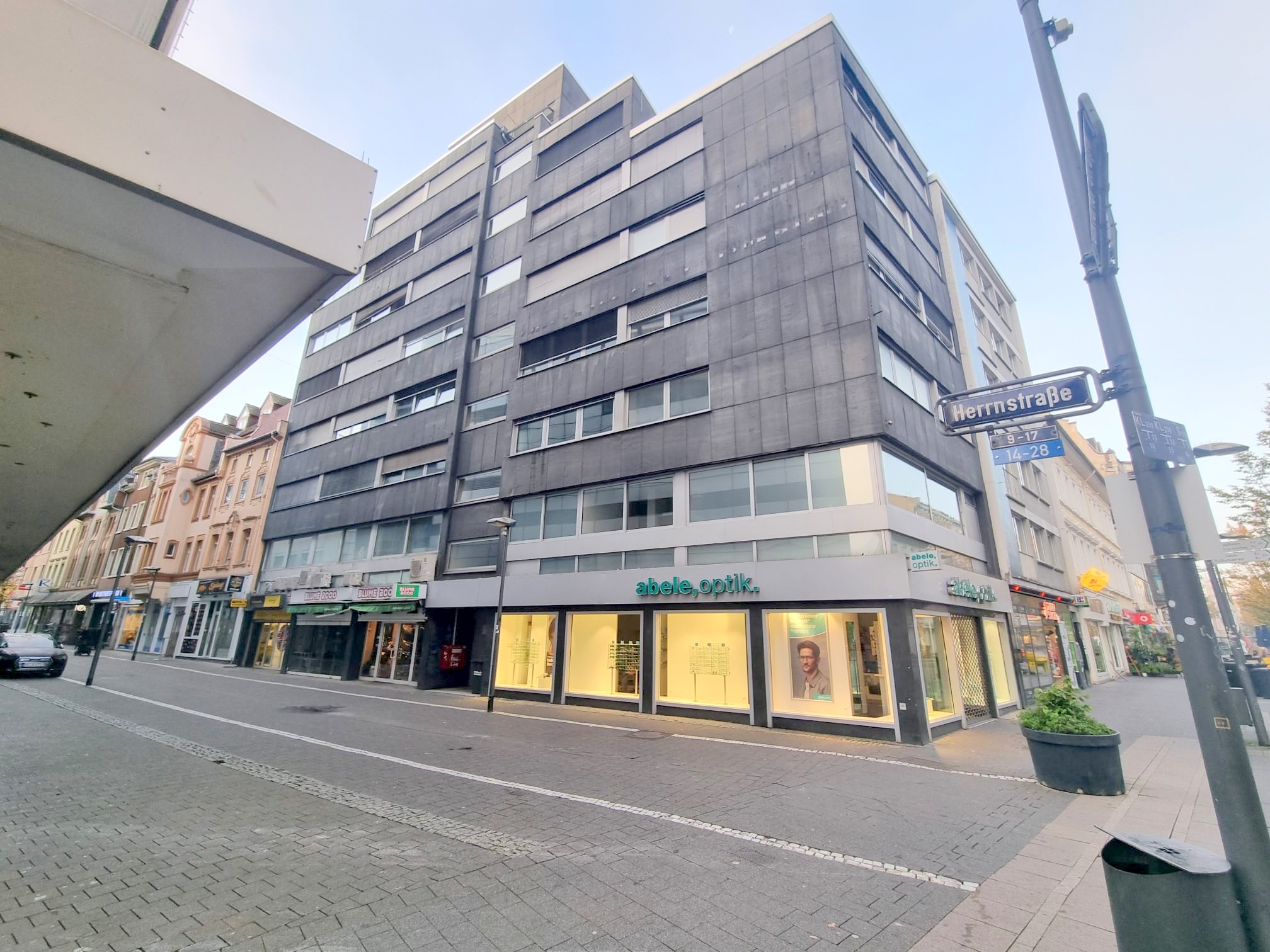 Vermietet! Neu renoviert! 4 Zimmer (für max. 3 Erwachsene) mit offenem Küchenbereich – in zentralster Lage – Fußgängerzone Offenbach