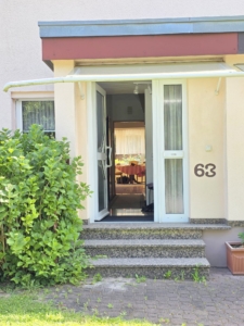 VERKAUFT! Gepflegtes Reihenmittelhaus mit 3 Zimmern + Keller + Garten – Ernst May Siedlung in Frankfurt-Praunheim
