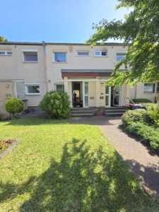 VERKAUFT! Gepflegtes Reihenmittelhaus mit 3 Zimmern + Keller + Garten – Ernst May Siedlung in Frankfurt-Praunheim