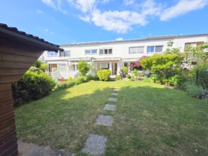 VERKAUFT! Gepflegtes Reihenmittelhaus mit 3 Zimmern + Keller + Garten – Ernst May Siedlung in Frankfurt-Praunheim