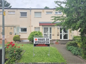 VERKAUFT! Gepflegtes Reihenmittelhaus mit 3 Zimmern + Keller + Garten – Ernst May Siedlung in Frankfurt-Praunheim