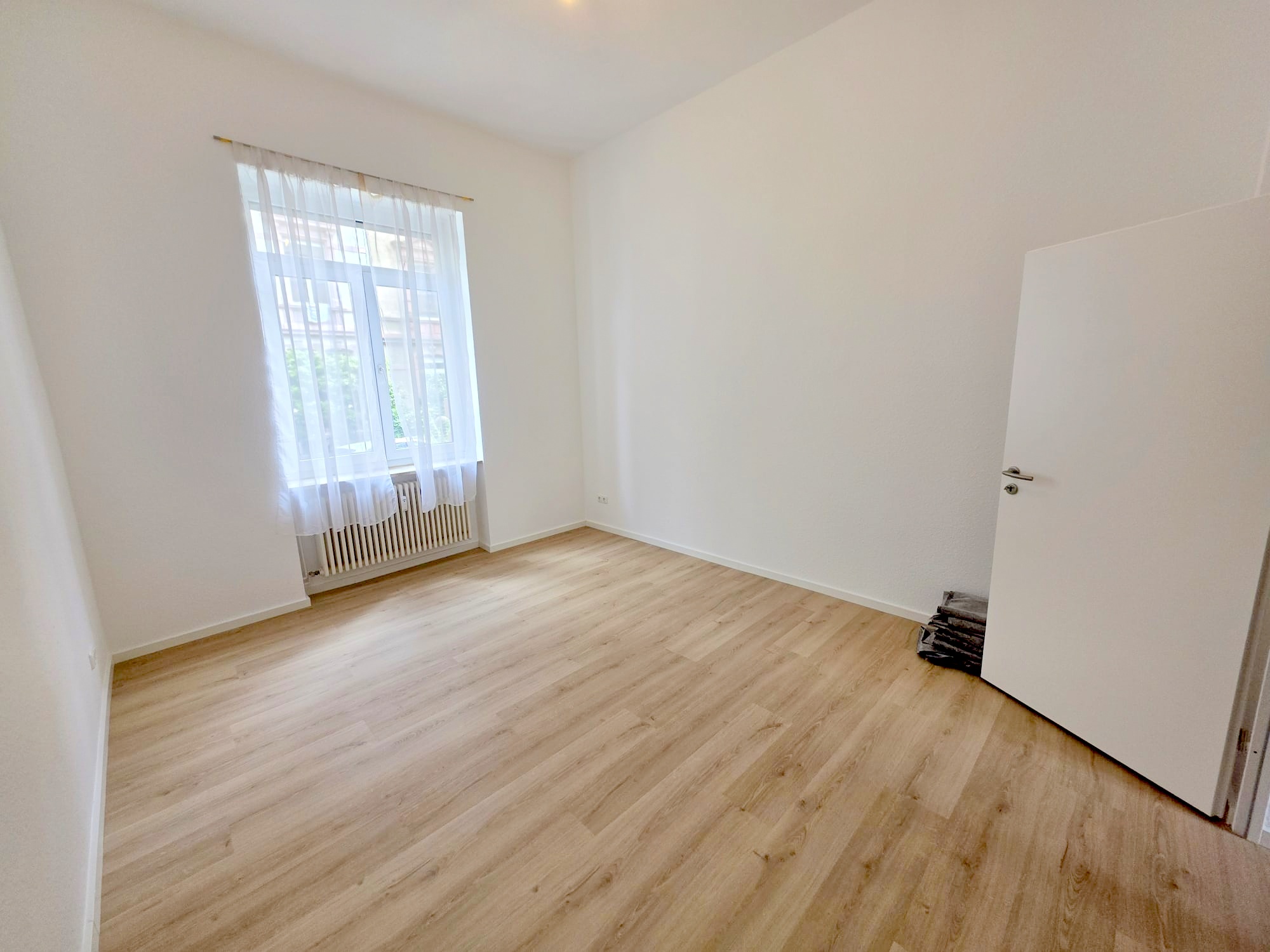 VERMIETET! WOW! Altbaucharme in Top Nordend-Lage – Erstbezug nach Sanierung – 1 Zimmer Studio + separater Küche