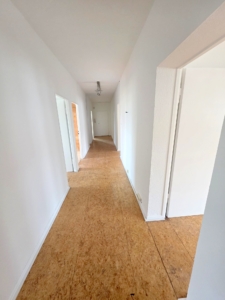 VERMIETET! Perfekte WG Aufteilung – Großzügige 5- Zimmerwohnung mit Terrasse – zentral in Frankfurt-Niederrad