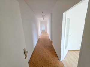 VERMIETET! Perfekte WG Aufteilung – Großzügige 5- Zimmerwohnung mit Terrasse – zentral in Frankfurt-Niederrad
