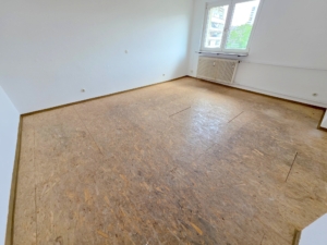 VERMIETET! Perfekte WG Aufteilung – Großzügige 5- Zimmerwohnung mit Terrasse – zentral in Frankfurt-Niederrad