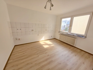 VERMIETET! Perfekte WG Aufteilung – Großzügige 5- Zimmerwohnung mit Terrasse – zentral in Frankfurt-Niederrad