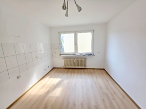 VERMIETET! Perfekte WG Aufteilung – Großzügige 5- Zimmerwohnung mit Terrasse – zentral in Frankfurt-Niederrad
