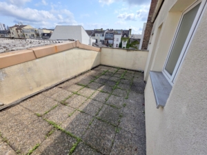 VERMIETET! Perfekte WG Aufteilung – Großzügige 5- Zimmerwohnung mit Terrasse – zentral in Frankfurt-Niederrad