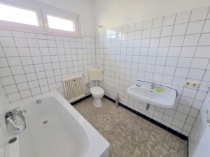 VERMIETET! Perfekte WG Aufteilung – Großzügige 5- Zimmerwohnung mit Terrasse – zentral in Frankfurt-Niederrad