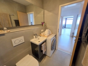 VERKAUFT! Panoramablick + bezugsfertig renoviert! 3 Zimmer mit großem Balkon ganz oben im 16. OG – in Frankfurt-Sachsenhausen