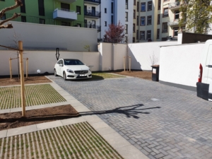 VERMIETET! KFZ-Stellplatz im Hof des Hauses Grusonstr. 7 im Frankfurter-Ostend zu vermieten