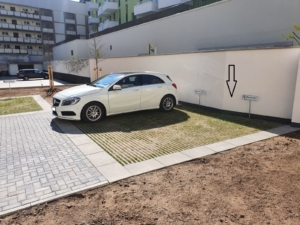 VERMIETET! KFZ-Stellplatz im Hof des Hauses Grusonstr. 7 im Frankfurter-Ostend zu vermieten