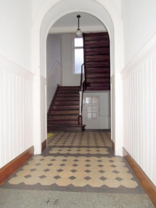 VERMIETET! Altbaucharme zentral in Bornheim! Gemütliche + sonnige 3- Zimmer Wohnung mit Tageslichtbad