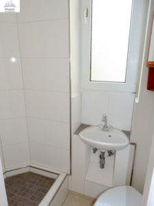 VERMIETET! Altbaucharme im Hinterhaus!  Gemütliches 1 Zimmer Apt. + kleine Wohnküche inkl. EBK – zentral im Ostend