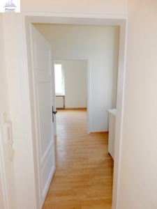 VERMIETET! Altbaucharme im Hinterhaus!  Gemütliches 1 Zimmer Apt. + kleine Wohnküche inkl. EBK – zentral im Ostend